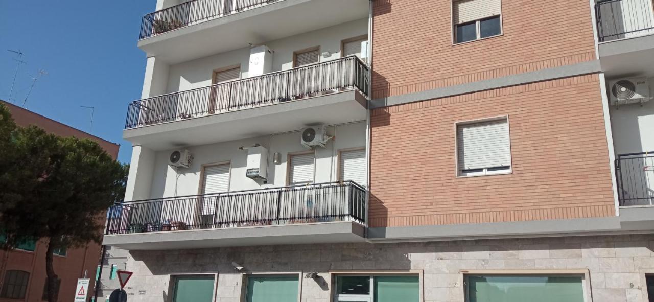 Family Apartment 布林迪西 外观 照片